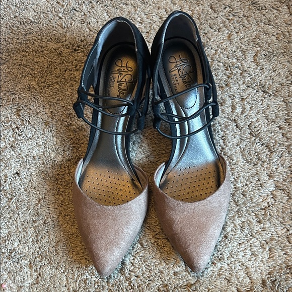 Life Stride Black and Tan Heels - Picture 1 of 4